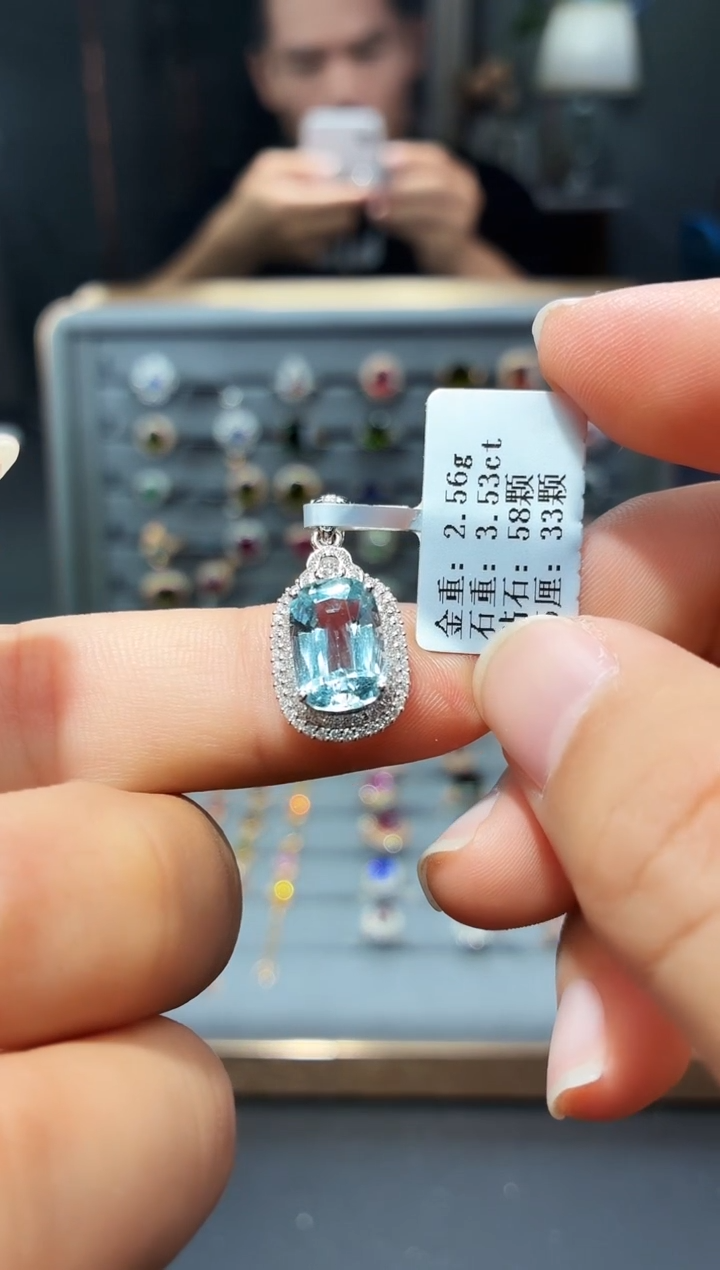 18K金镶嵌颈饰海蓝宝石3.53.