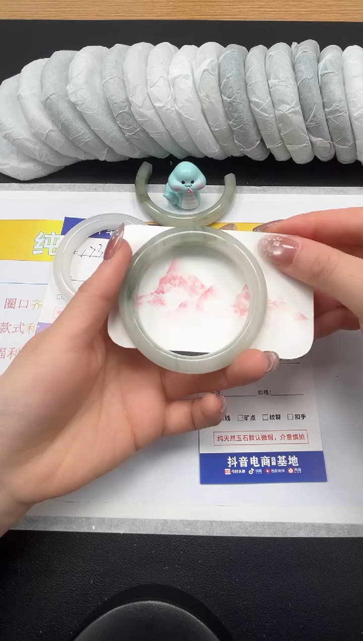 【闪购商品】石英质玉手镯未镶嵌174-52