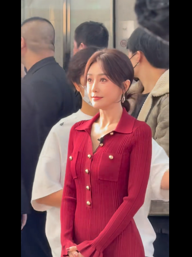 秦岚同款红色鱼尾长裙气质轻熟静奢风修身显瘦针织连衣裙女