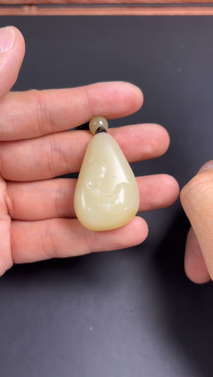 【闪购商品】和田玉吊坠(赠链)未镶嵌且末金山微色差吊坠