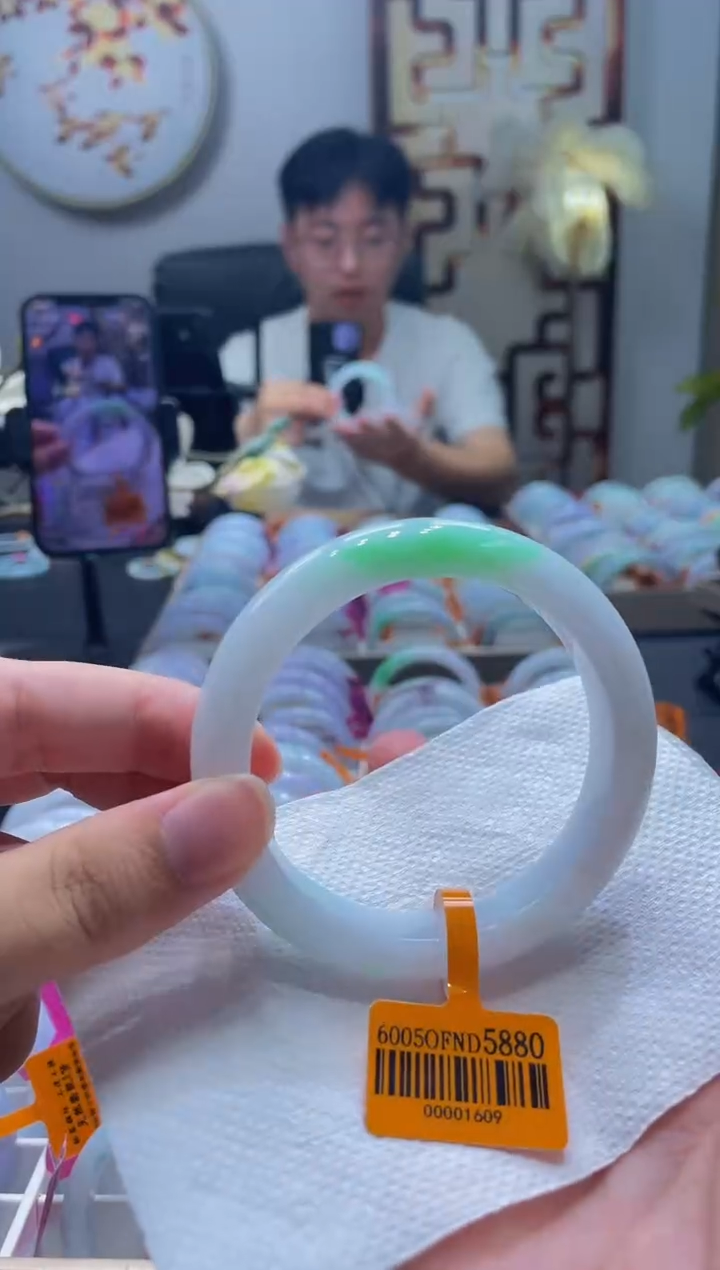 翡翠手镯未镶嵌莲*508-62