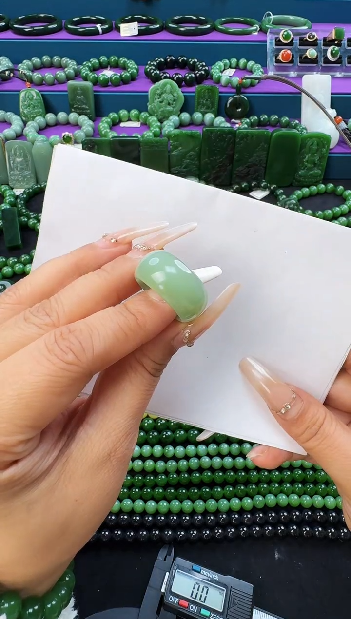 未镶嵌戒圈和田玉卡18粉青戒圈