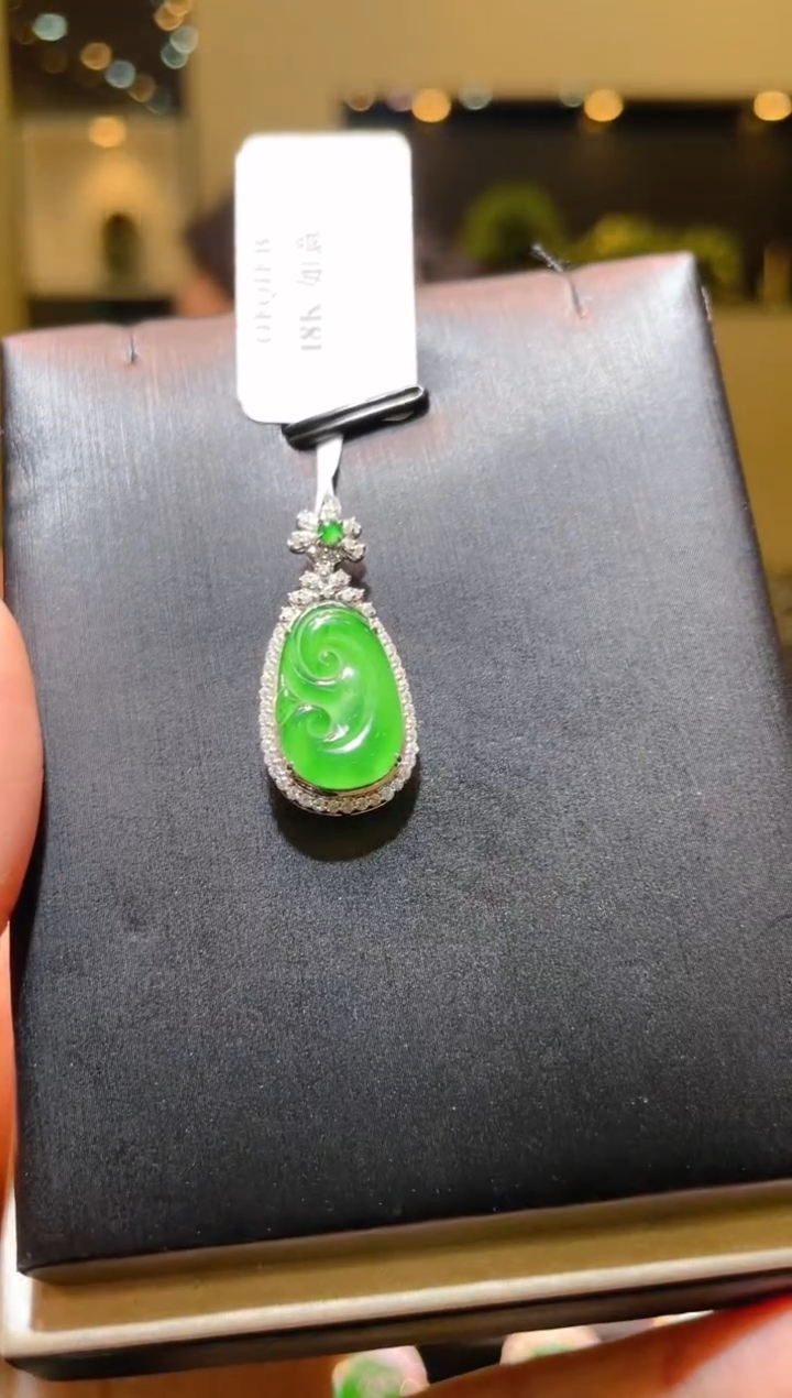 【闪购商品】翡翠吊坠(赠链)18K金镶嵌A79