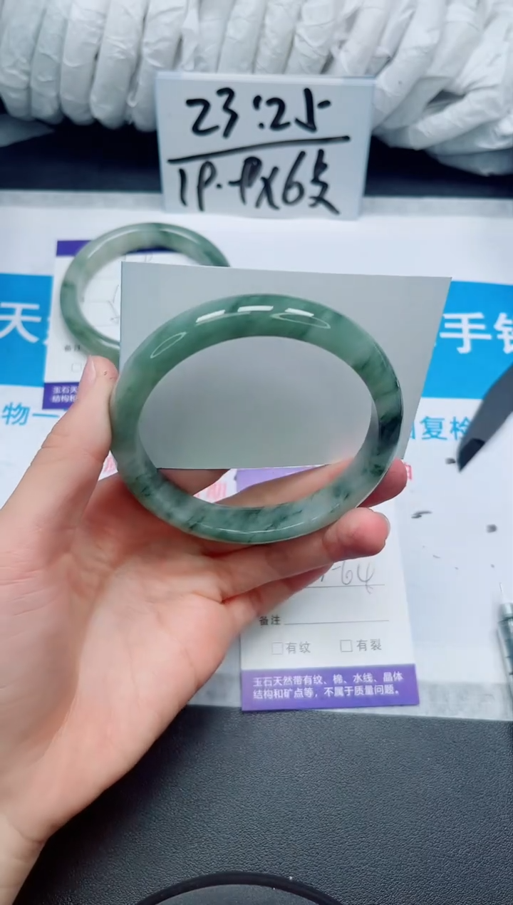 【闪购商品】石英质玉手镯未镶嵌130