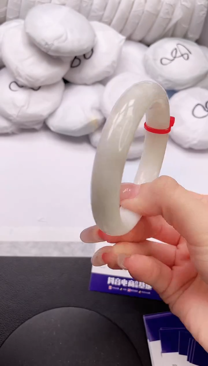 【闪购商品】和田玉手镯未镶嵌18L450-56