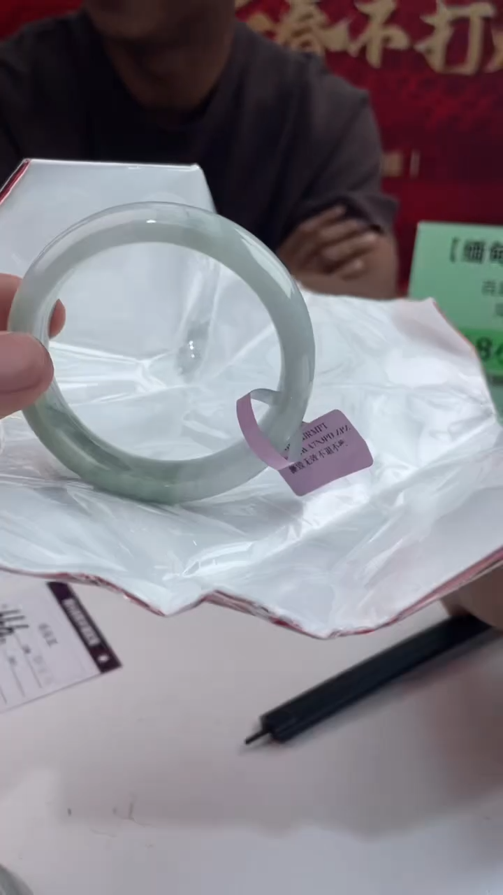 【闪购商品】翡翠手镯未镶嵌26翡翠手镯（微瑕）