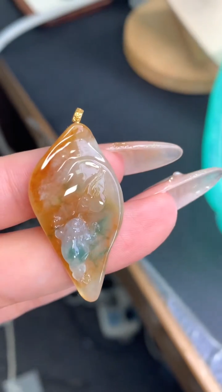 颈饰18K金镶嵌翡翠48小时鉴赏期