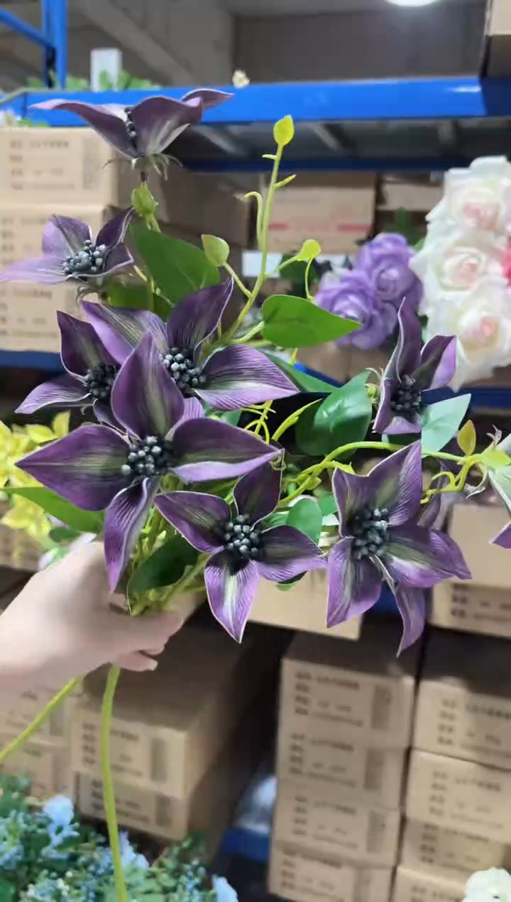 2枝紫色油画百合