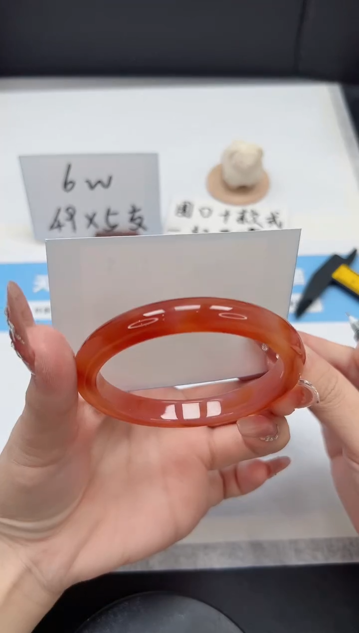 【闪购商品】石英质玉手镯未镶嵌238/61锦鲤