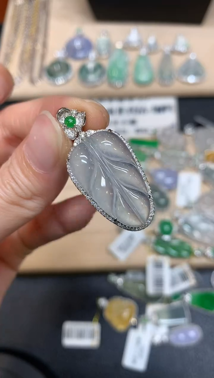 【闪购商品】翡翠颈饰18K金镶嵌树叶【无服务费