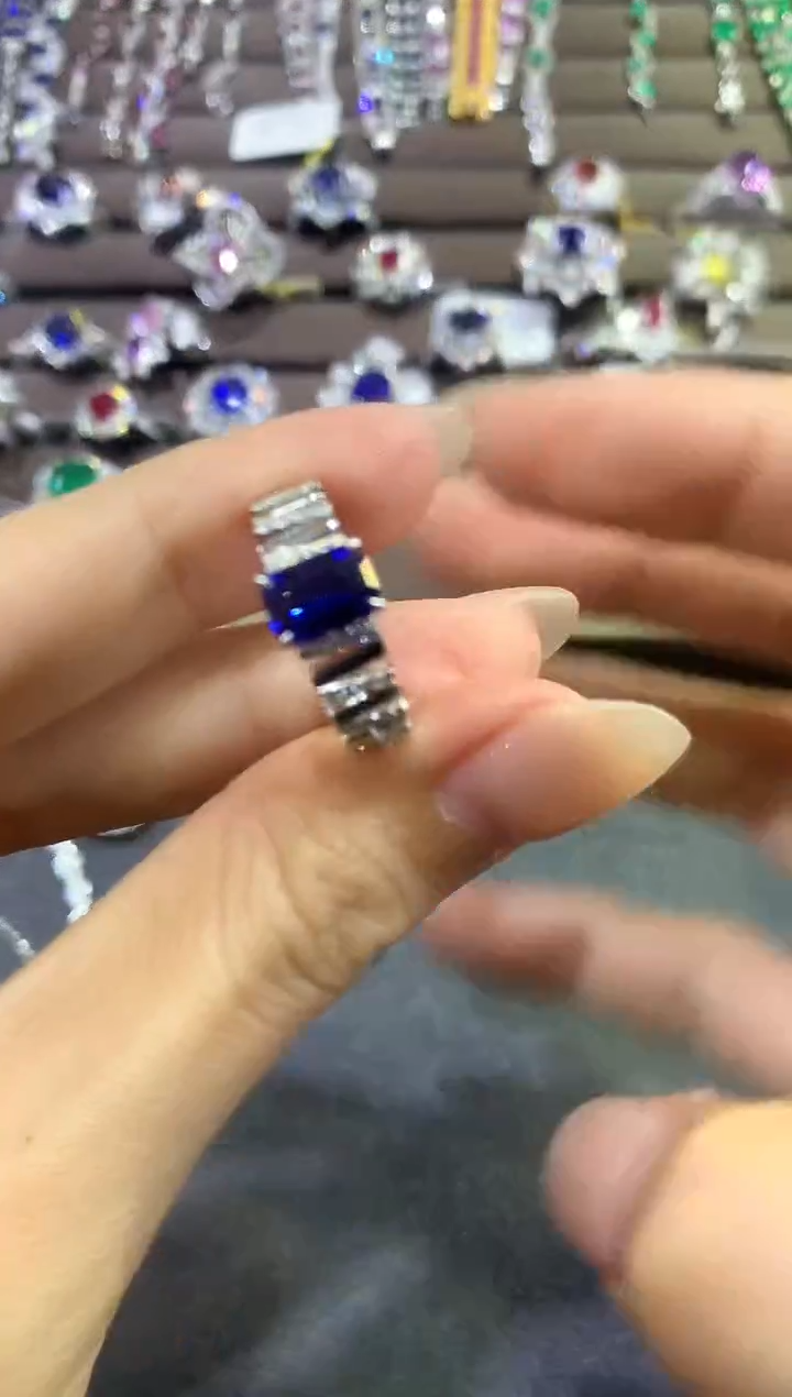 【闪购商品】蓝宝石戒指18K金镶嵌a550      
