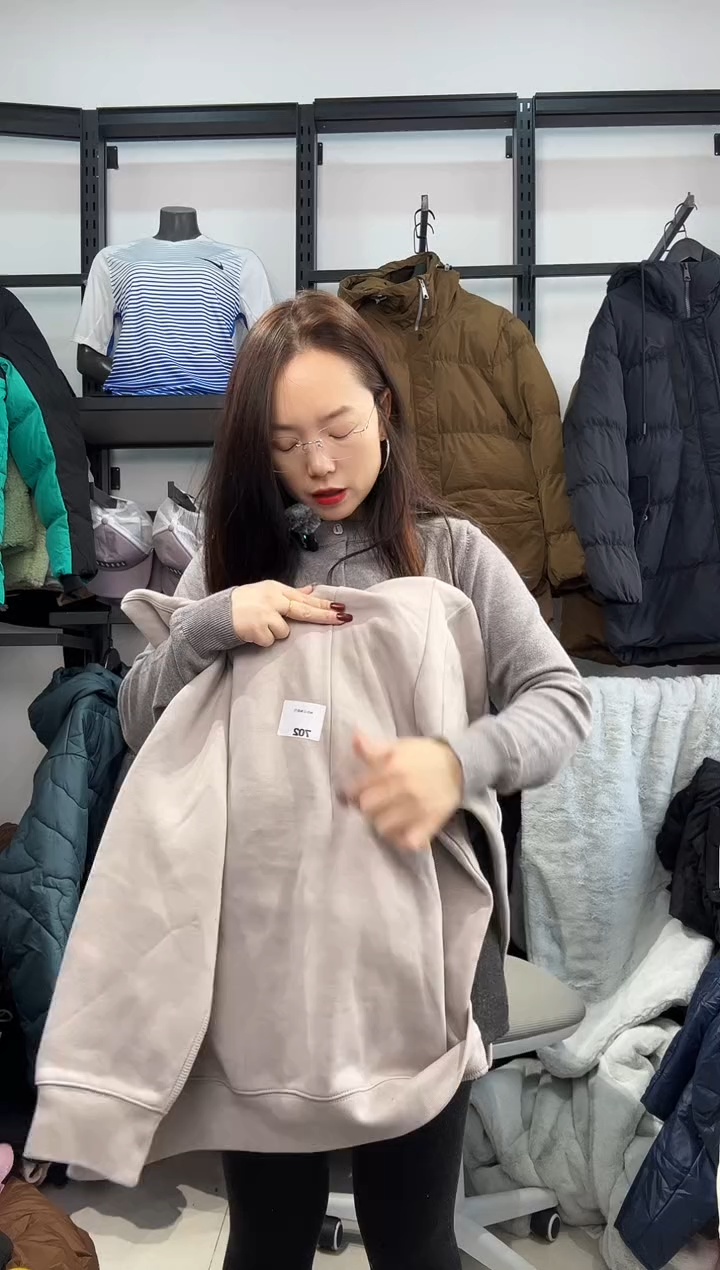 2327 闪购编码  运动卫衣裤以直播间过款为准 尺码  ·  m
