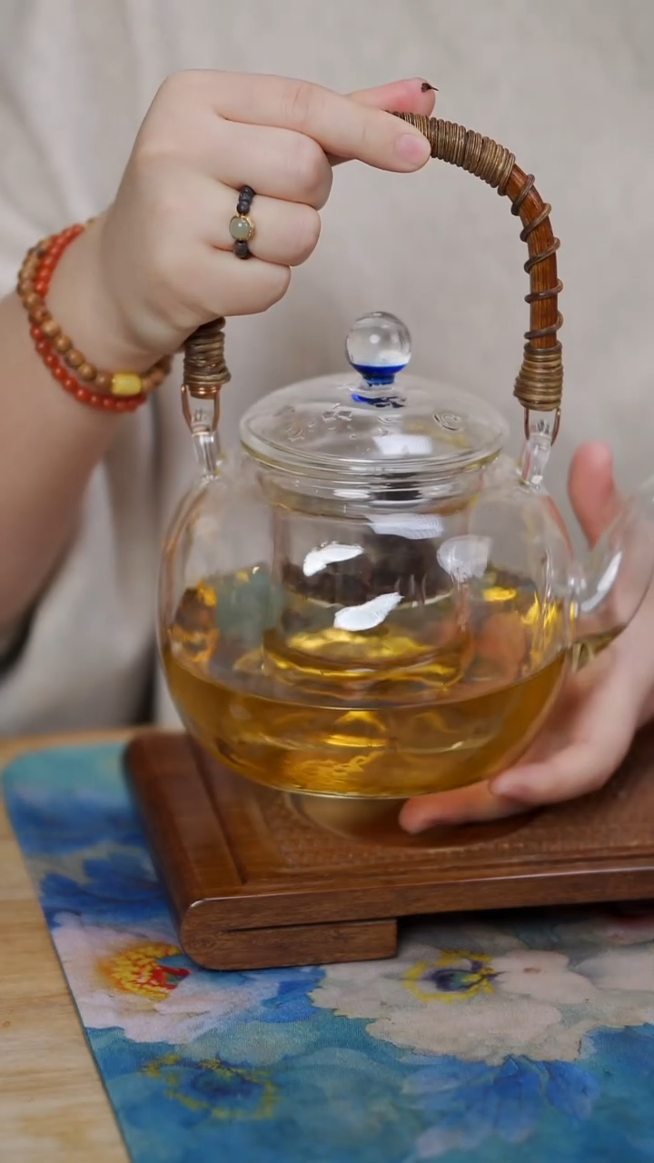 藤编 提梁蒸煮壶        