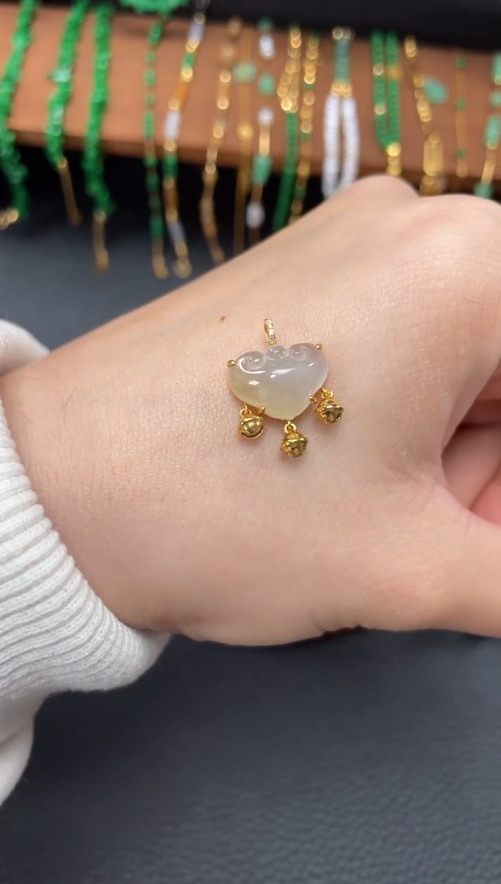 【闪购商品】翡翠吊坠(不含链)18K金镶嵌一个  JK682