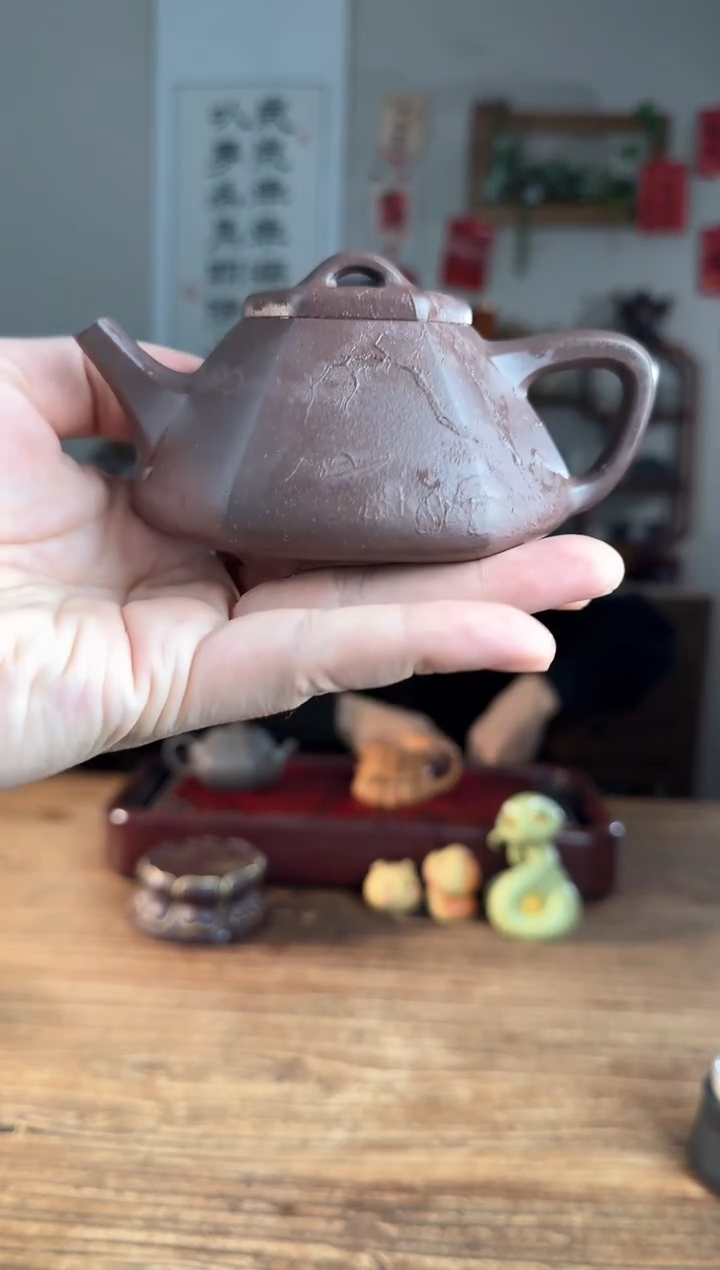【闪购商品】紫砂茶壶六方石瓢  堆山水
