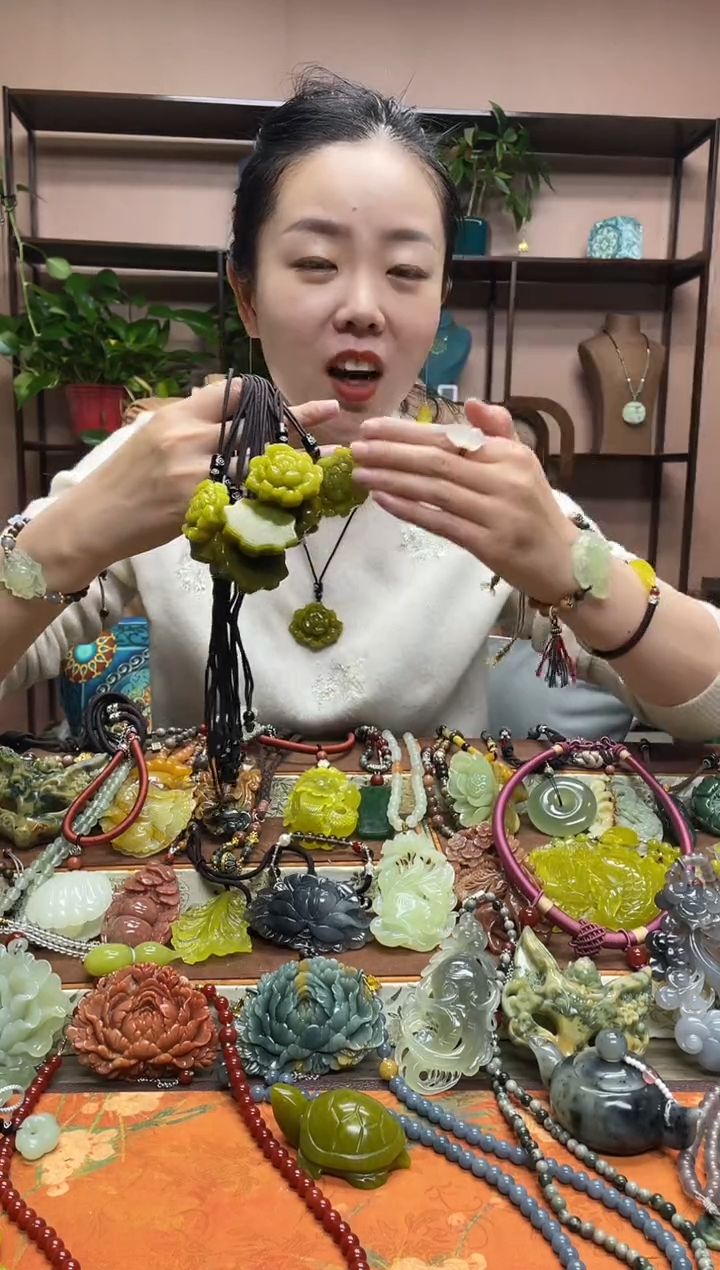 未镶嵌岫玉吊坠多样性发货发其中之一