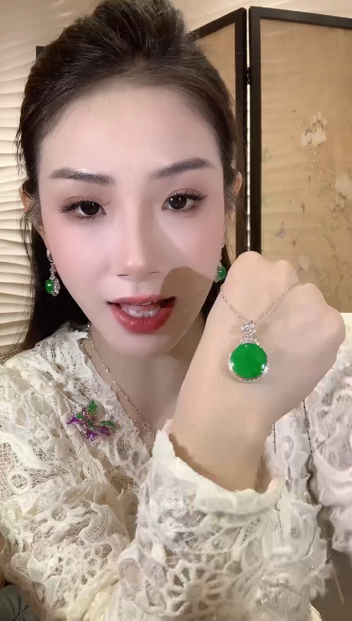 【闪购商品】翡翠吊坠(不含链)18K金镶嵌A28