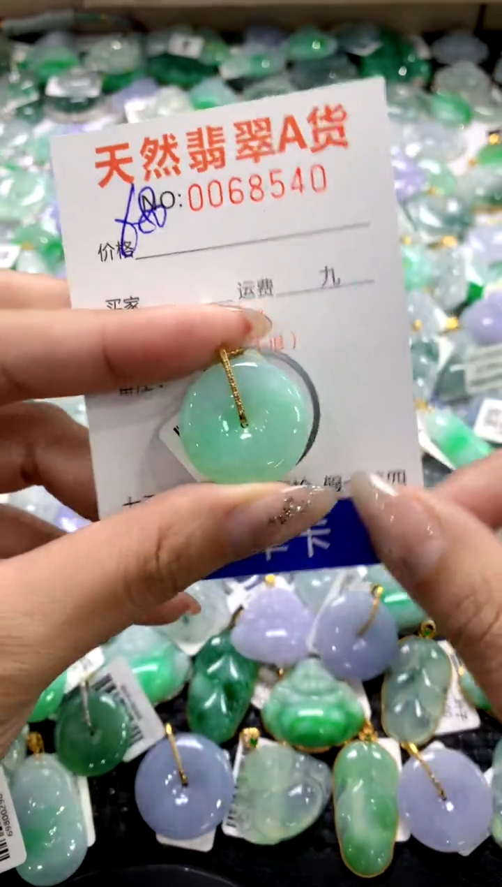 颈饰18K金镶嵌翡翠1111111111111111