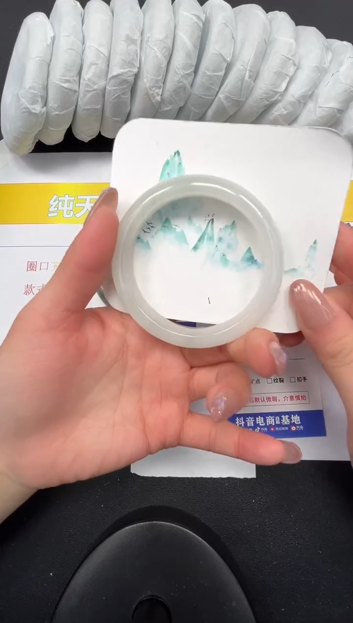 【闪购商品】石英质玉手镯未镶嵌21-56.8