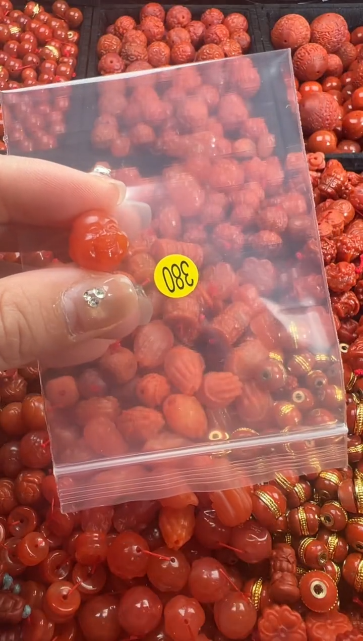 南红玛瑙未镶嵌颈饰1