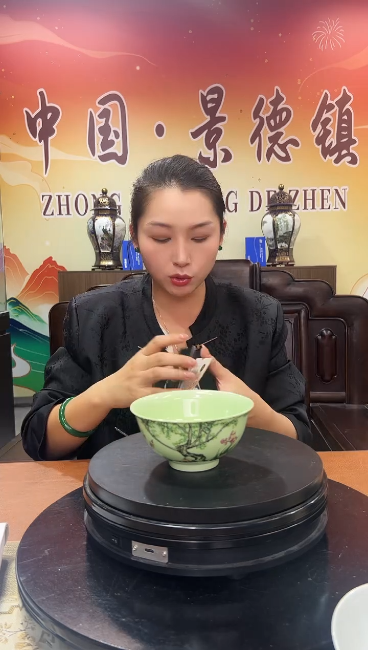 摆件瓷绿稀土杏林春燕碗
