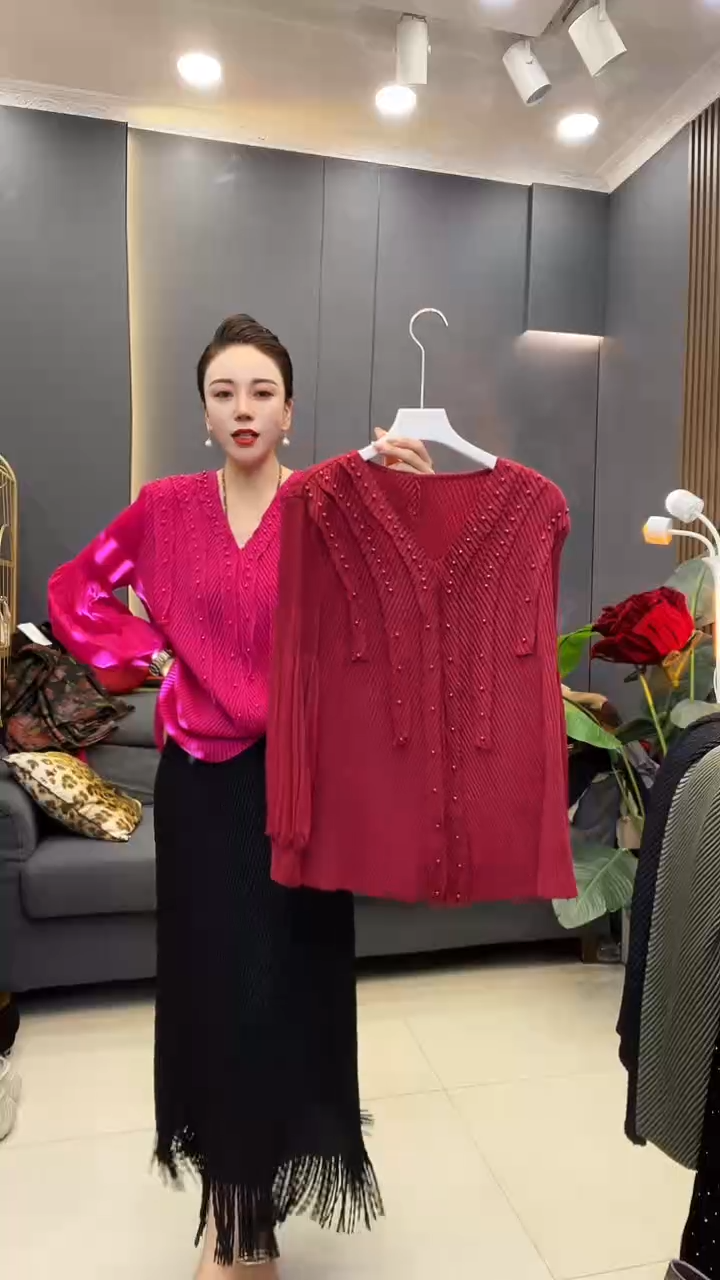 聚酯纤维（涤纶）红色 珠珠衫