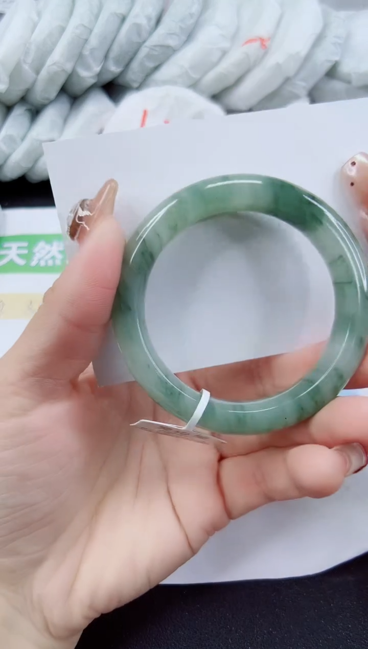 【闪购商品】石英质玉手镯未镶嵌159