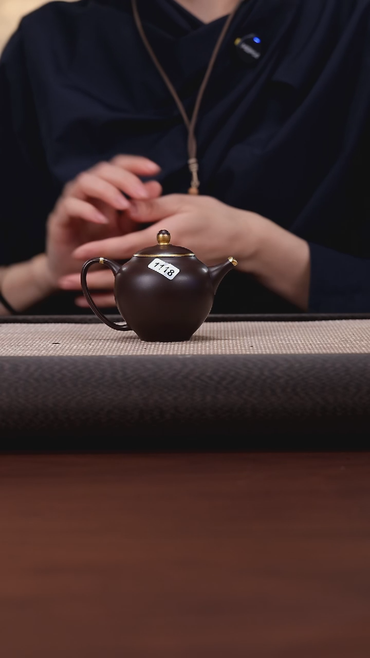 【闪购商品】紫砂茶壶1118 紫茄泥 描金怀香145cc
