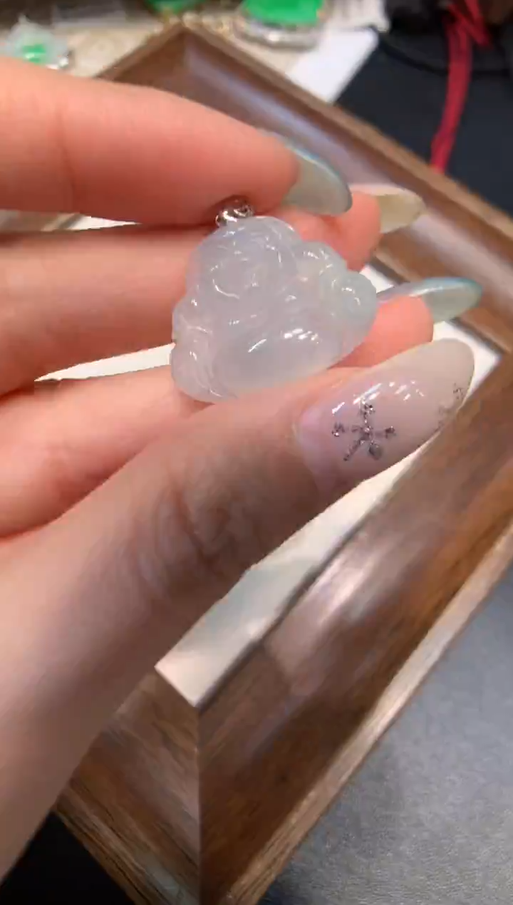 颈饰18K金镶嵌翡翠佛公