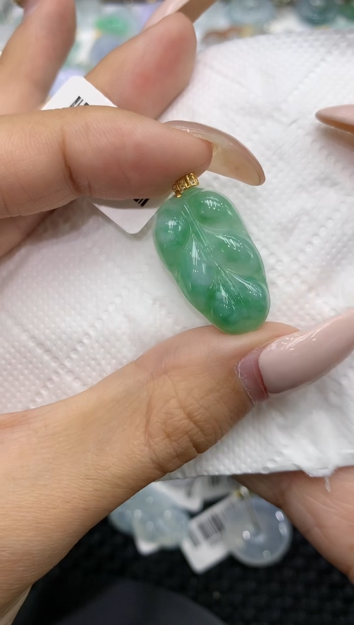 颈饰18K金镶嵌翡翠111111111111