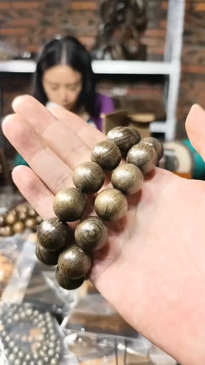 【闪购商品】金丝楠1.8手串阴沉绿