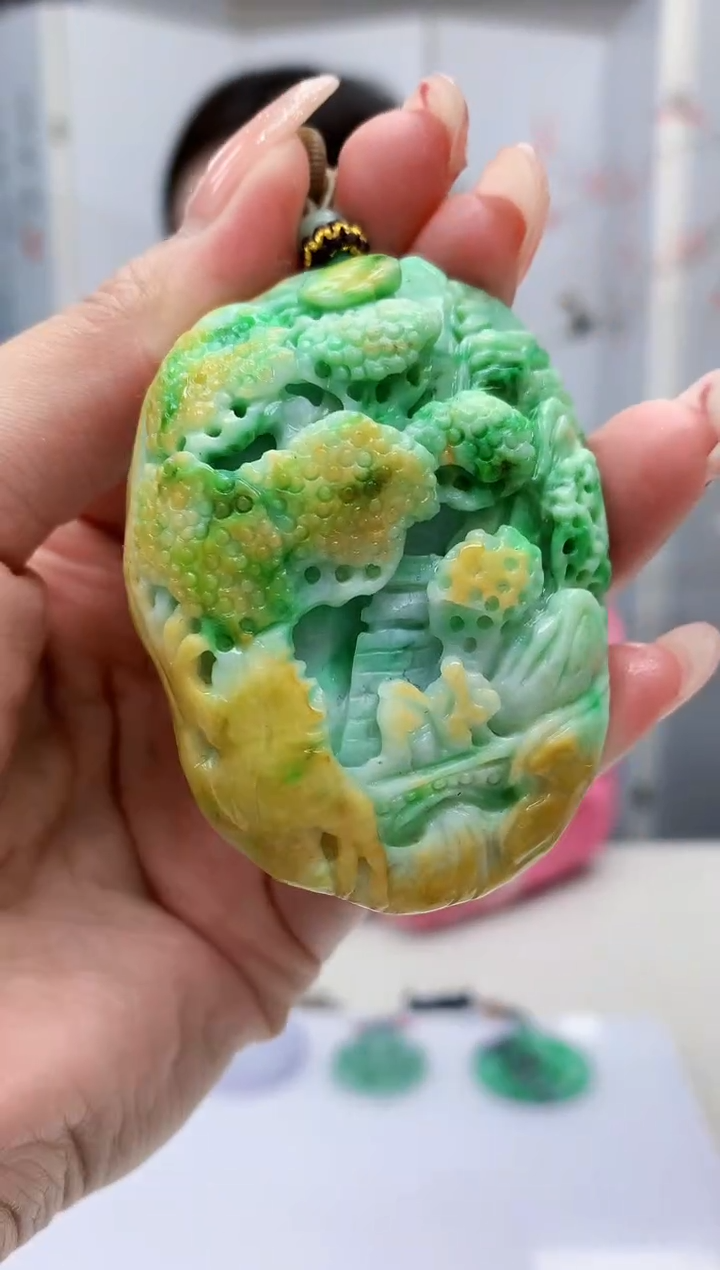 【闪购商品】定制翡翠未镶嵌4852MM-毛货挂件23