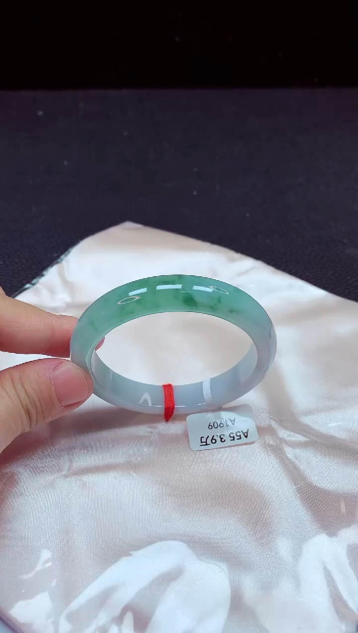 【闪购商品】翡翠手镯未镶嵌镯子56+