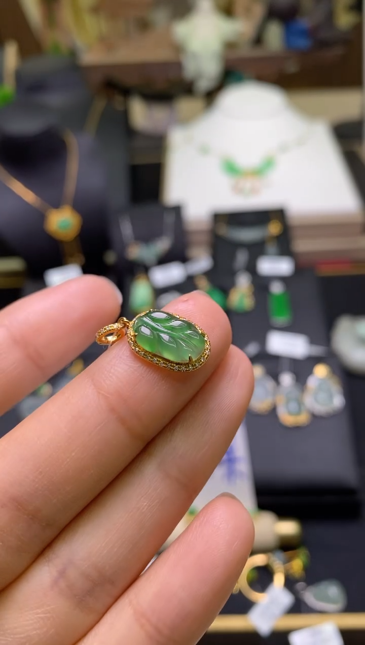 【闪购商品】翡翠颈饰18K金镶嵌净货16184