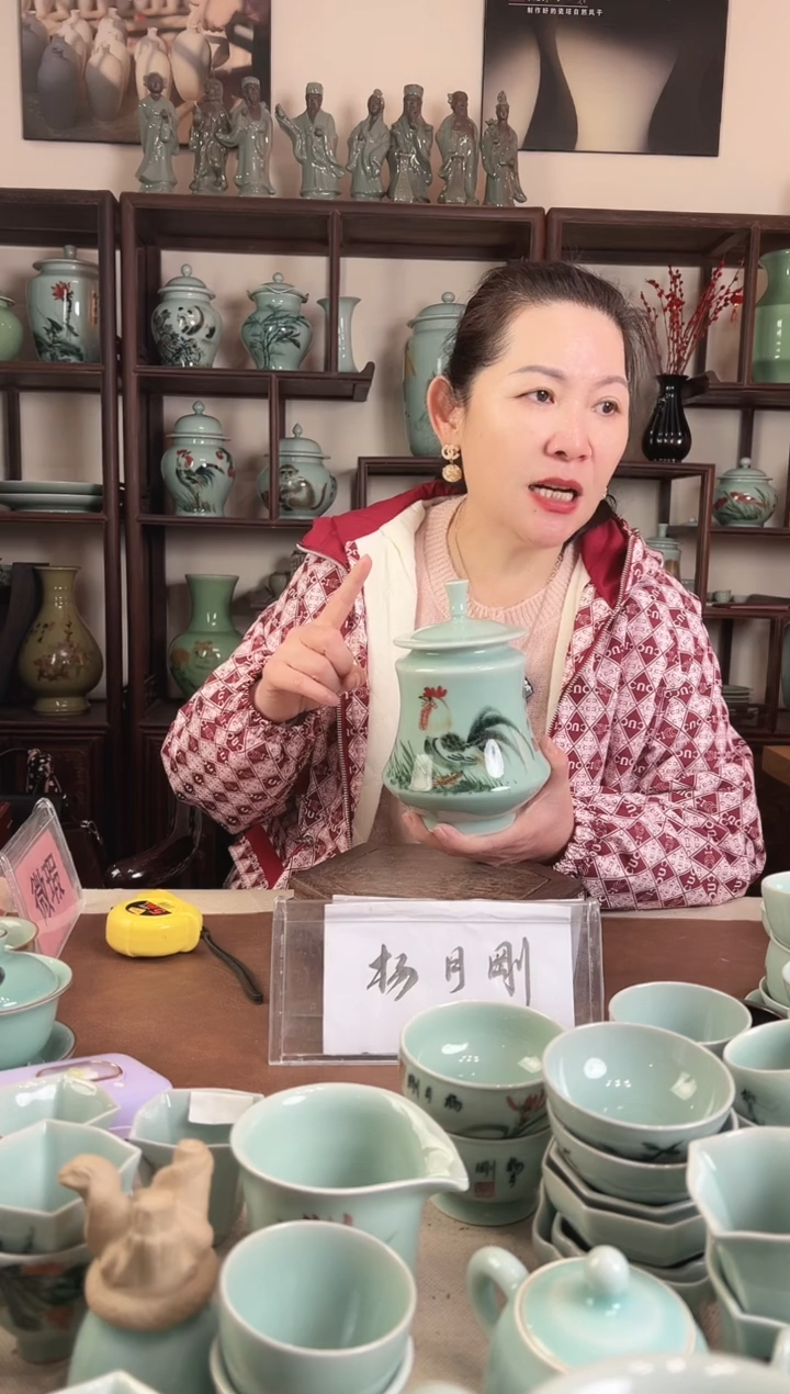 釉中彩 公鸡画 小蛮腰盖罐L