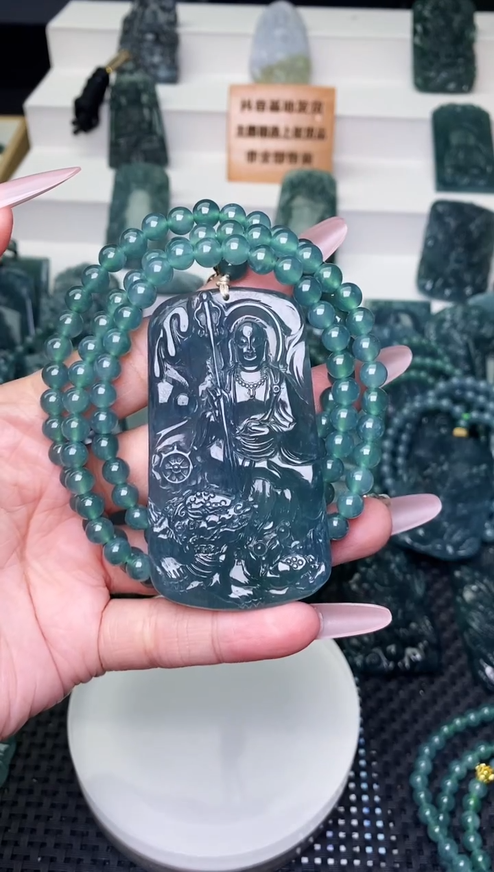 颈饰未镶嵌翡翠 