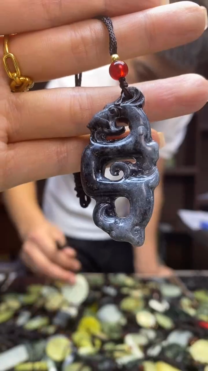 未镶嵌岫玉挂件 