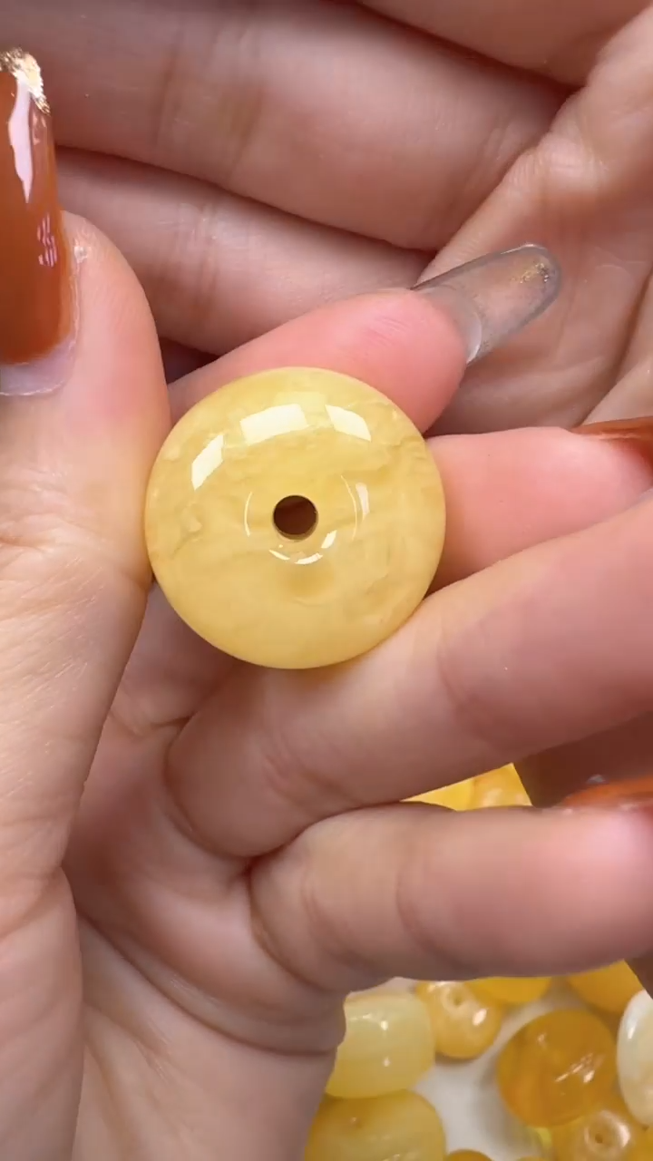 裸石琥珀未镶嵌如图