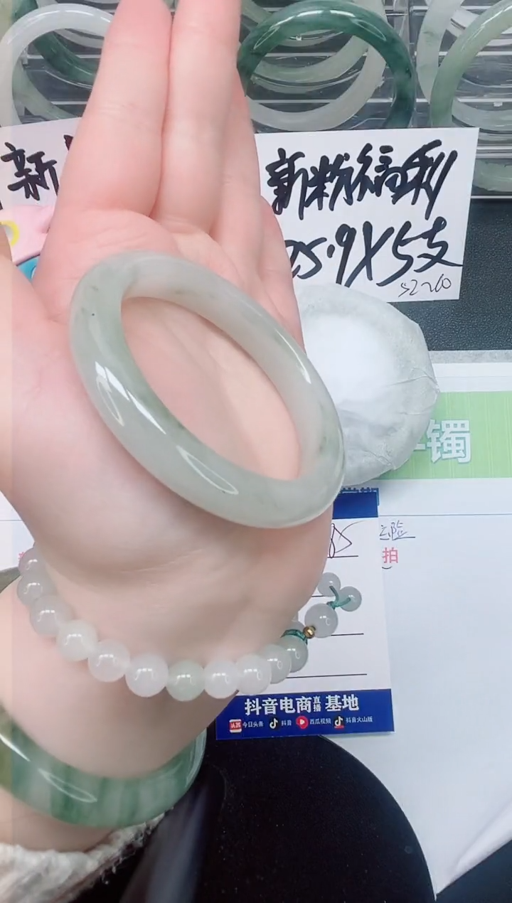 【闪购商品】石英质玉手镯未镶嵌a85