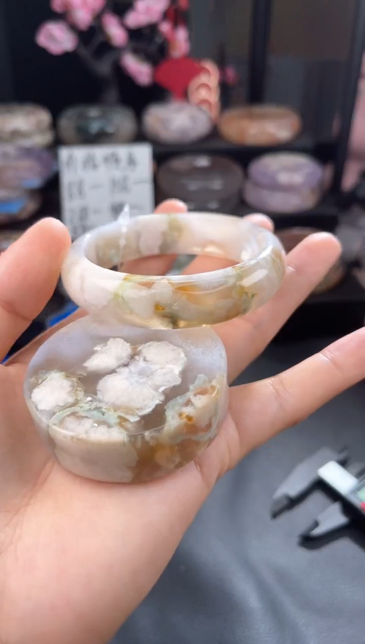 【闪购商品】石英质玉手镯未镶嵌56