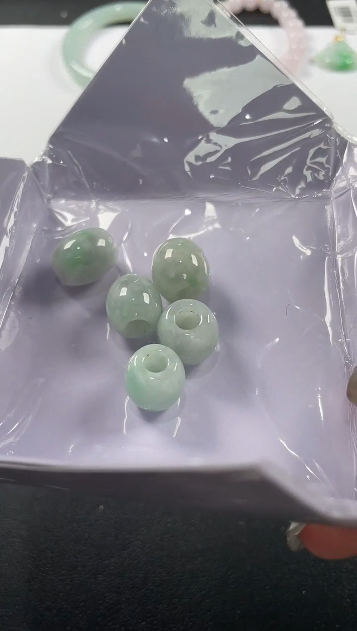 颈饰未镶嵌翡翠（多样性发一件）