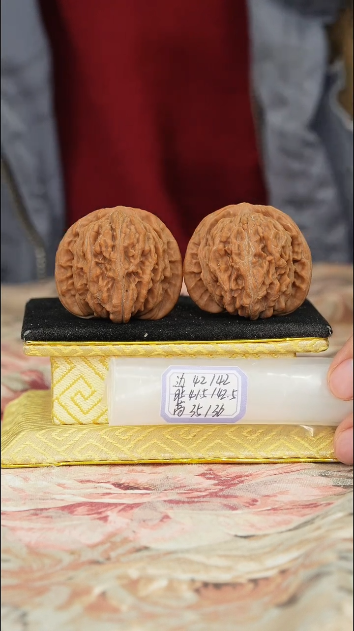 【闪购商品】文玩核桃把件一代楼
