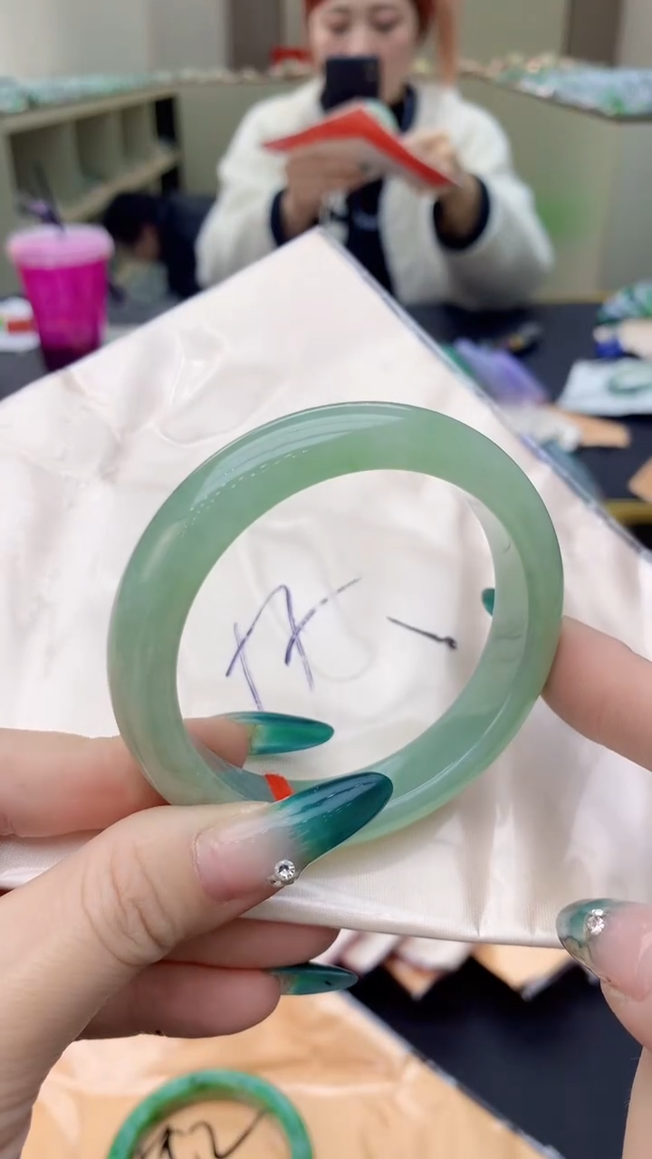 【闪购商品】翡翠手镯未镶嵌1068521025