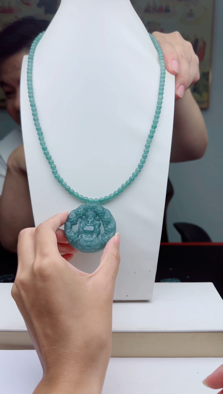 翡翠未镶嵌颈饰多样性发其一