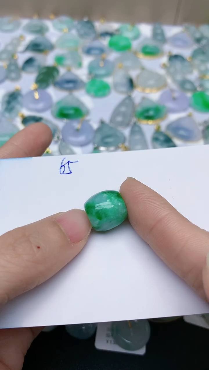 【闪购商品】翡翠颈饰未镶嵌天然翡翠A货    