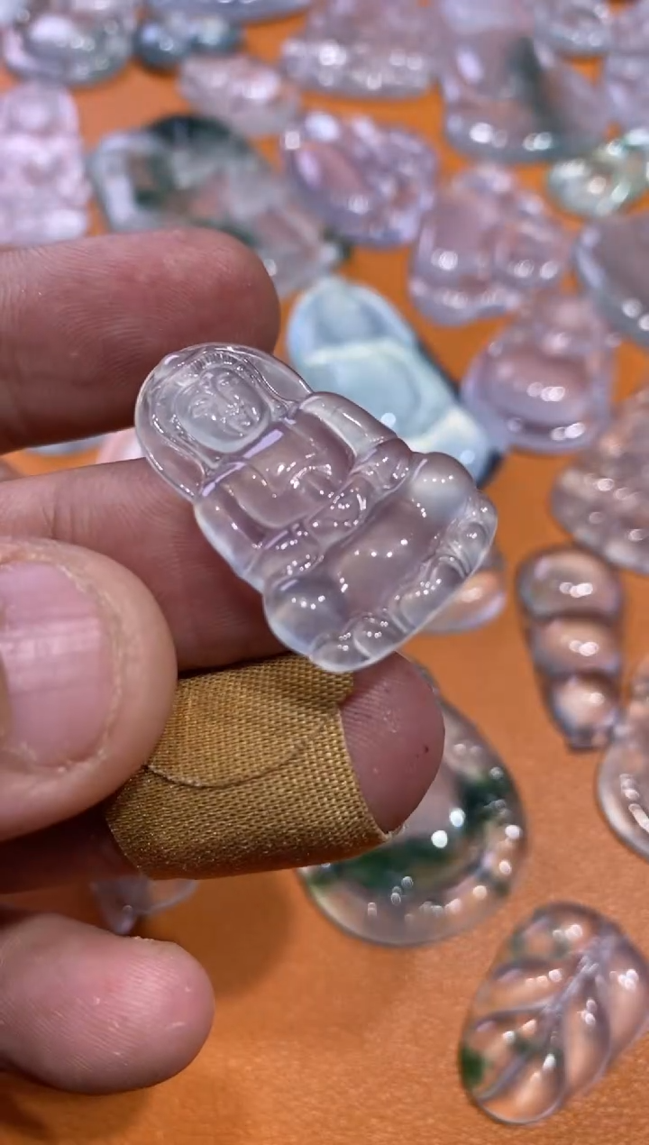 【闪购商品】翡翠颈饰未镶嵌观音2680