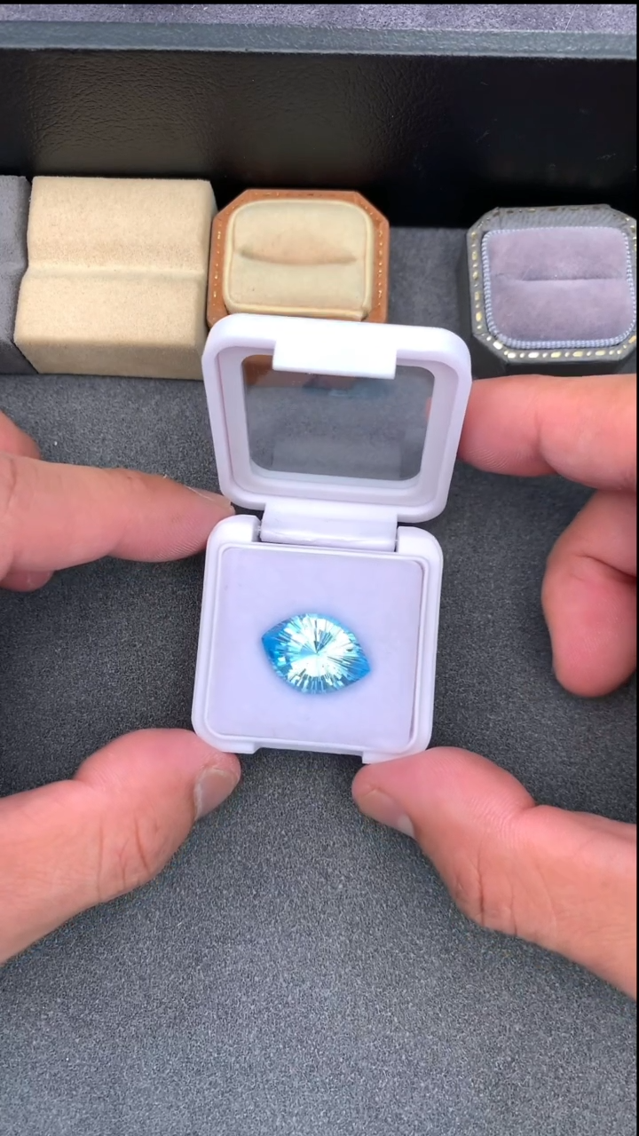 【闪购商品】托帕石裸石未镶嵌12.43克拉