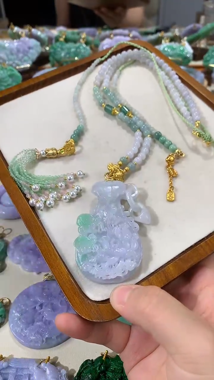 颈饰未镶嵌翡翠吊坠