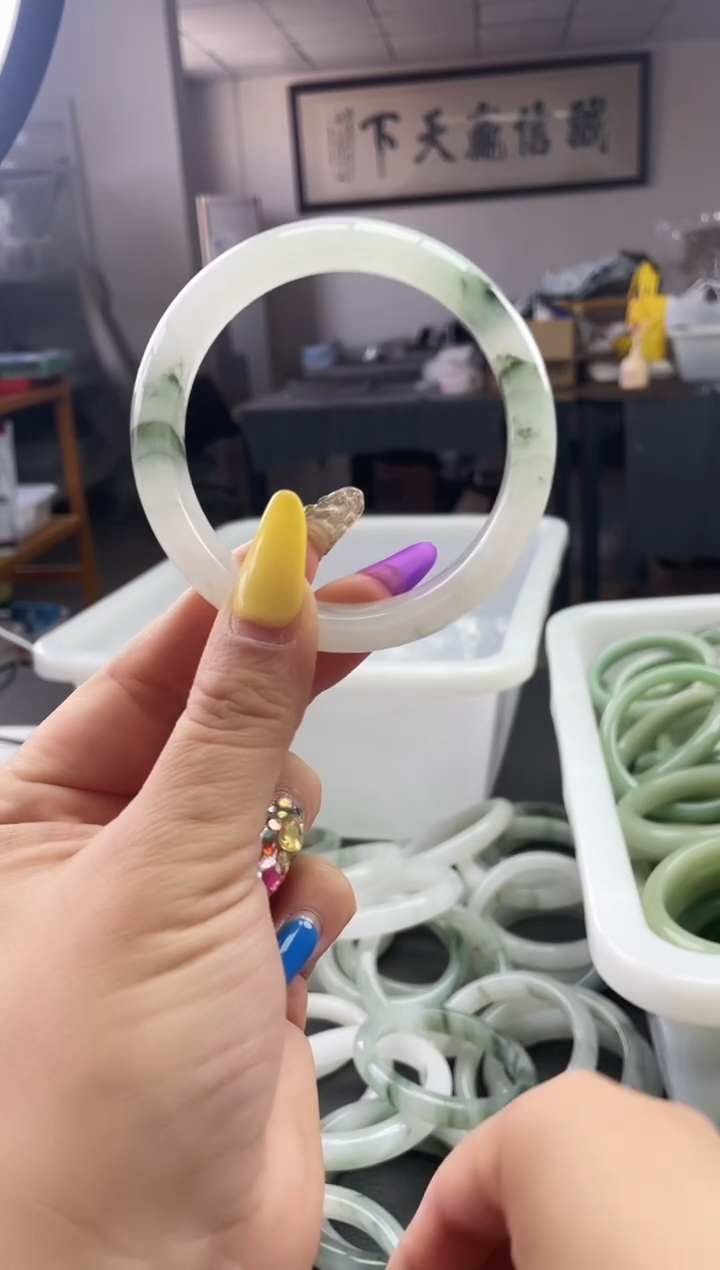 未镶嵌天山翠镯子石英质玉@****?80后红55