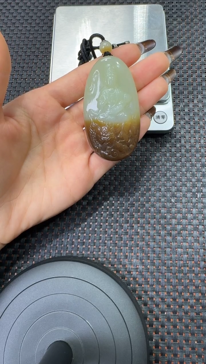 吊坠(赠链)未镶嵌和田玉近矿糖青吊坠